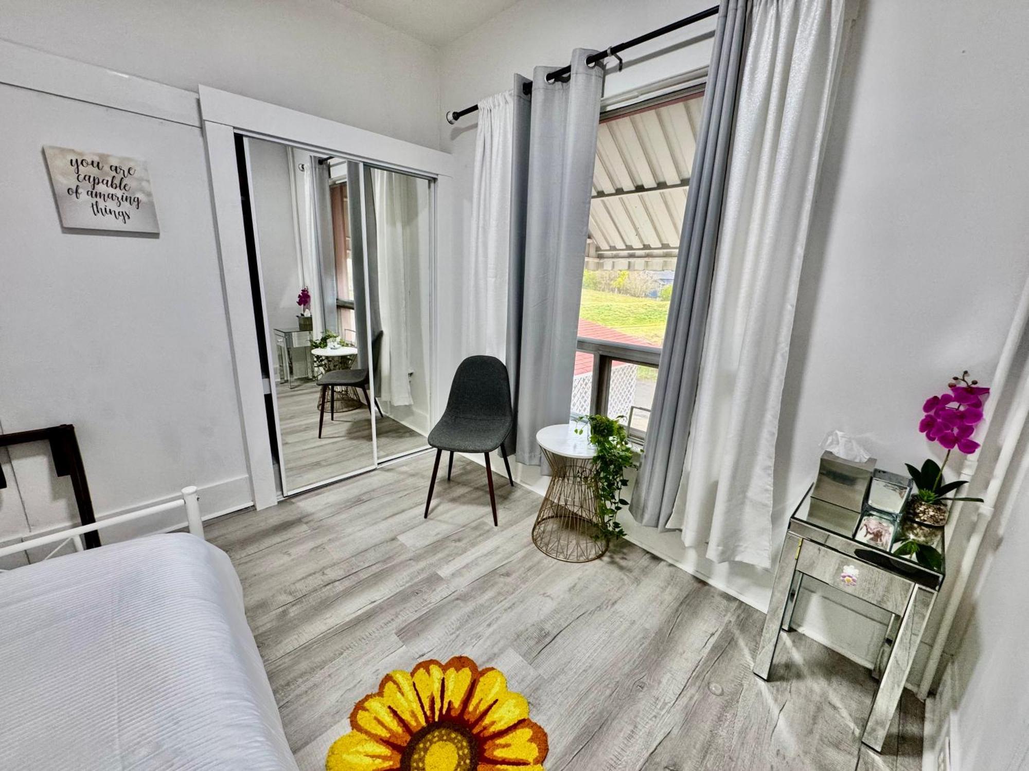 Seattle Home With 2 Bedrooms A King Bed Queen Bed And An Extra Sofa Bed Located 10 Minutes From Seatac Airport And 20 Minutes From Downtown Экстерьер фото